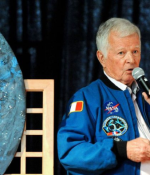 Chretien Jean-Loup Agence conferencier Agence Speakers Confernces recitals spectacle, 1er Astronaute Euroopeen.png