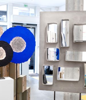 MANUFACTURE DE PAPIER_LAMPE NOIRE & LAMPADAIRE BLEU KLEIN SELENADE_LIDWINE RUPP GALLERY_PDW24.jpg